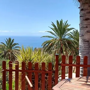 Palmeros, Vista Al Mar Y La Montana Alojera